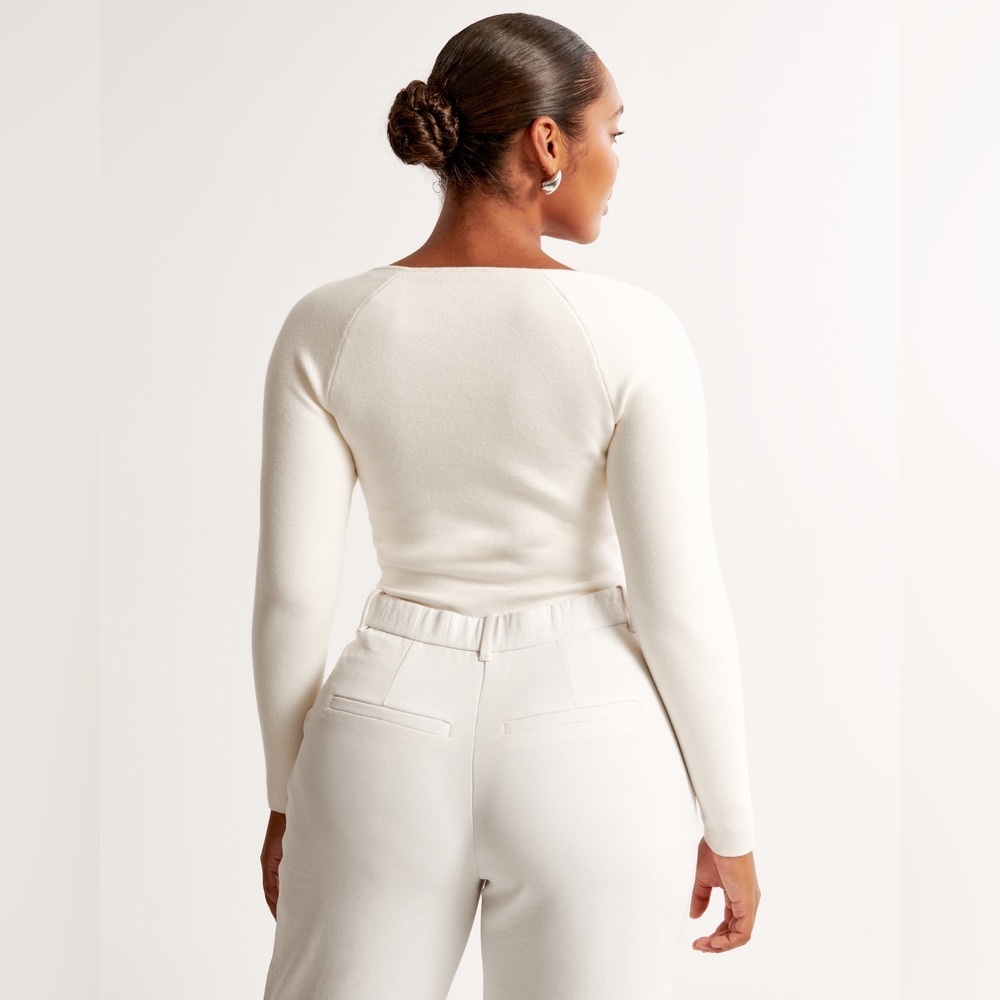 ⭐️SOLD⭐️NWT Abercrombie & Fitch Long-Sleeve Sweetheart Sweater Bodysuit - Picture 3 of 10